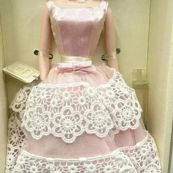 Barbie Southern Belle Doll - Picture 8 of 16